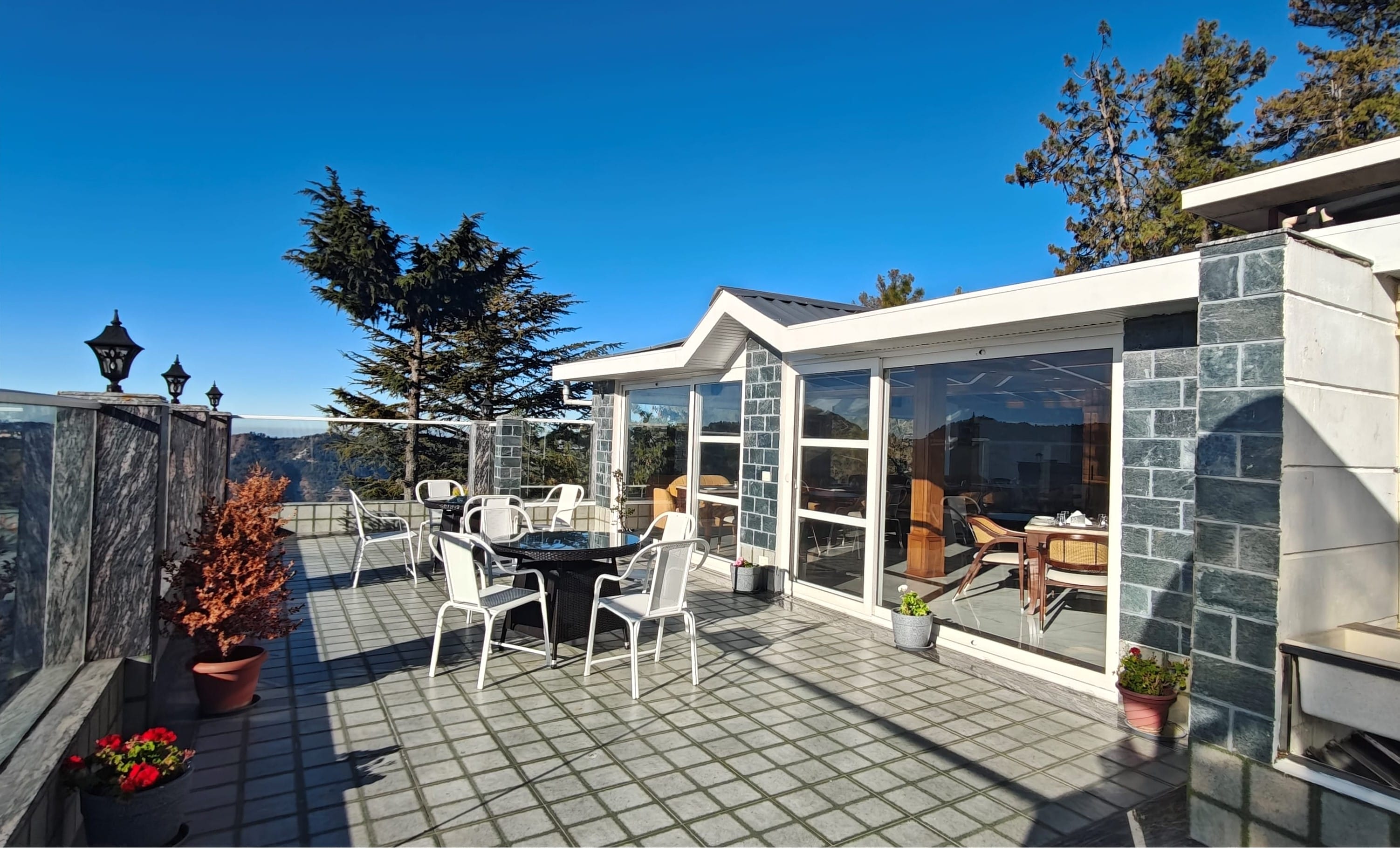 Roof Top Bar & Cafe